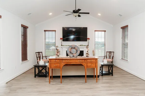 $1,975 | 157 Villa Oak Circle, Bedford, VA 24523