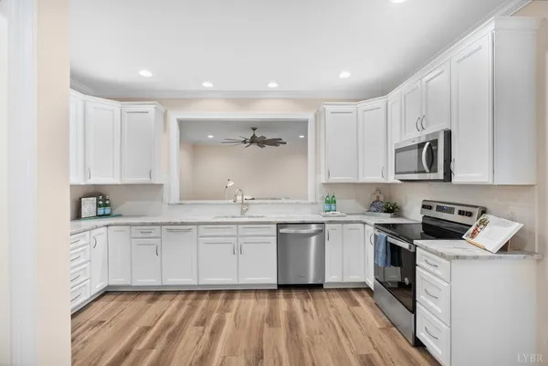 $1,975 | 157 Villa Oak Circle, Bedford, VA 24523