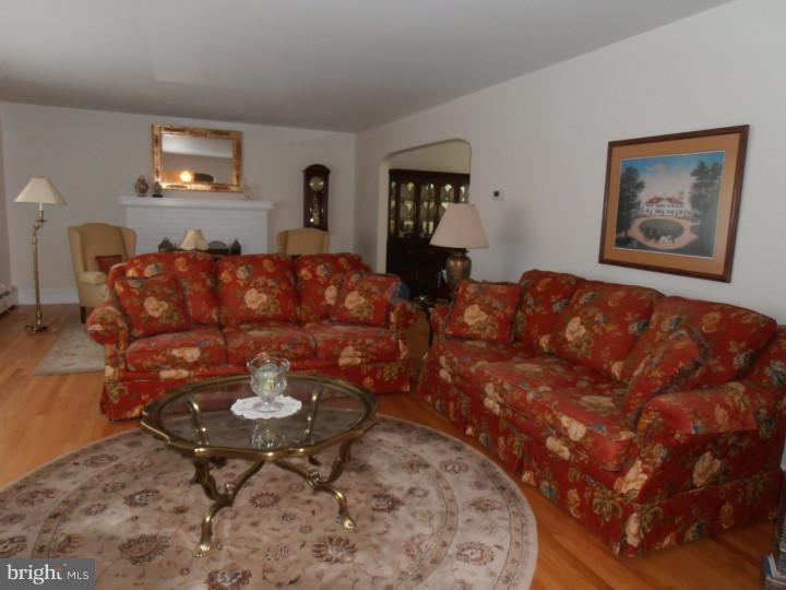 410 Moreland Road Wallingford, PA 19086 - Photo 5 of 25