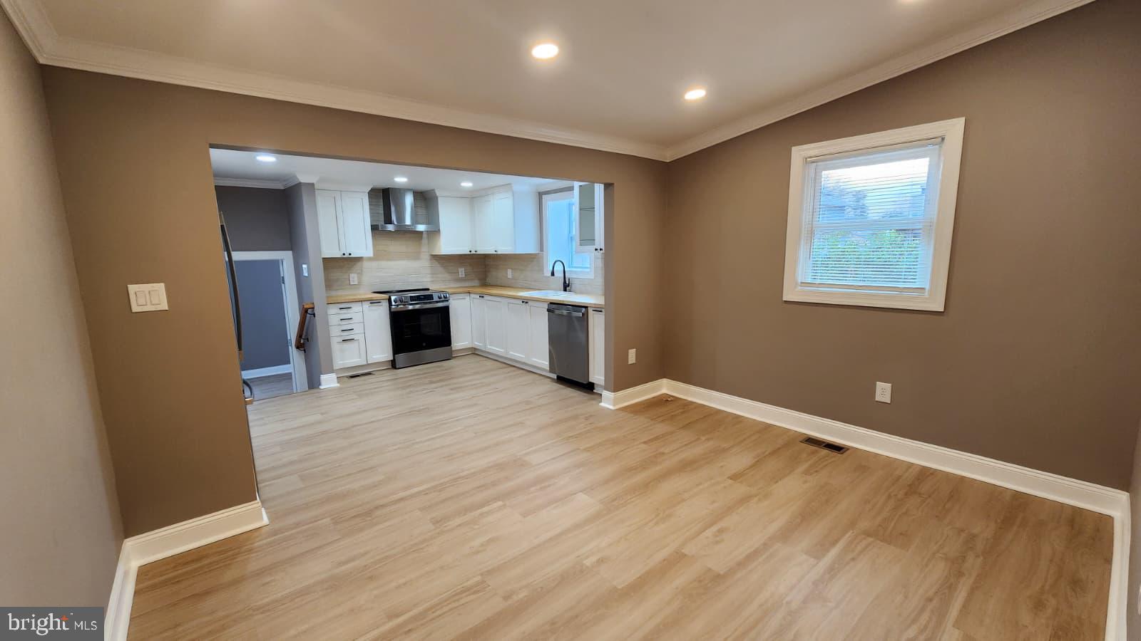1407 Sunken Road Fredericksburg, VA 22401 - Photo 10 of 42 Dining Room / Kitchen View