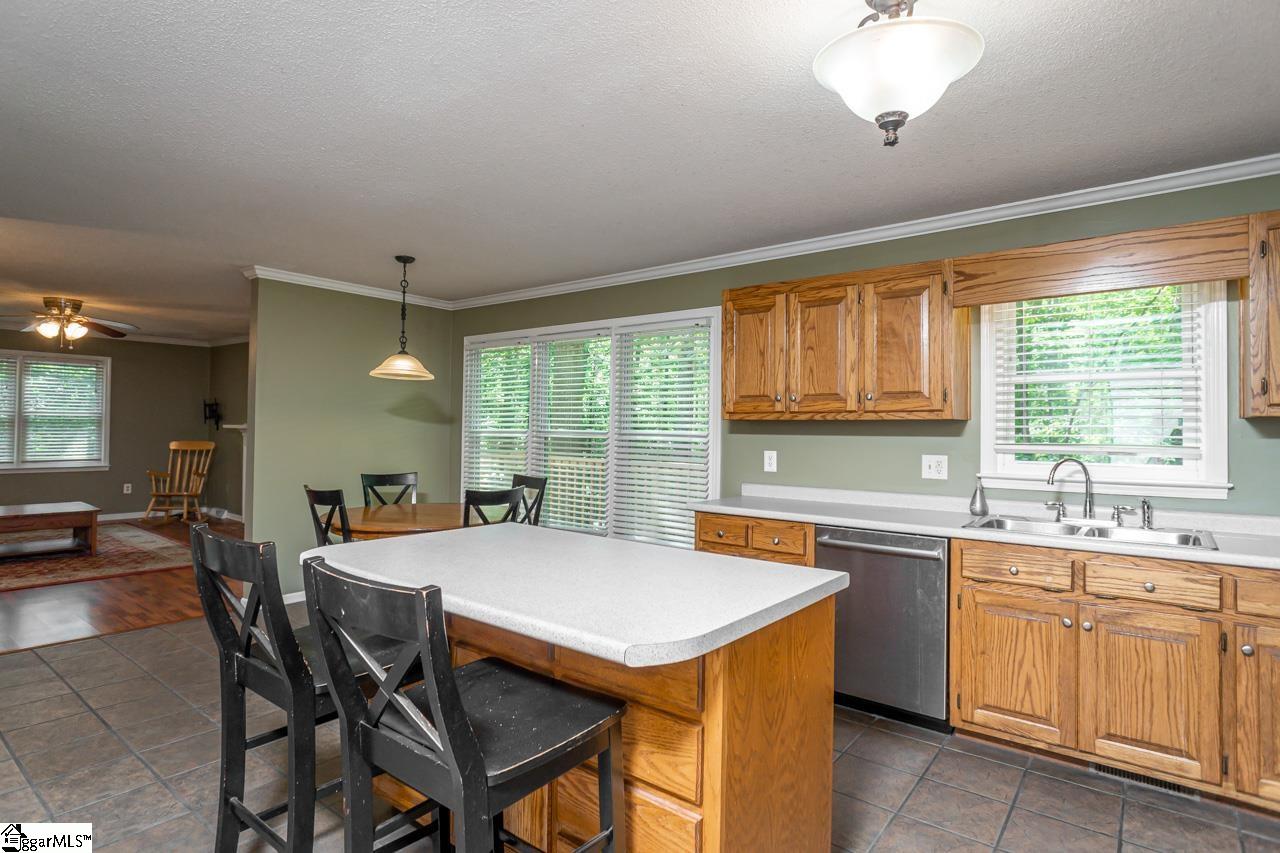404 Perry Hill Road Easley, SC 29640 - Photo 11 of 31