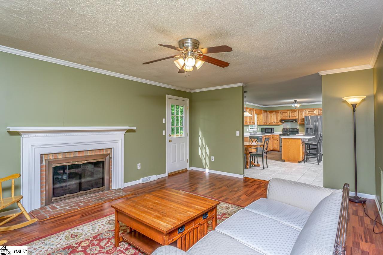 404 Perry Hill Road Easley, SC 29640 - Photo 8 of 31