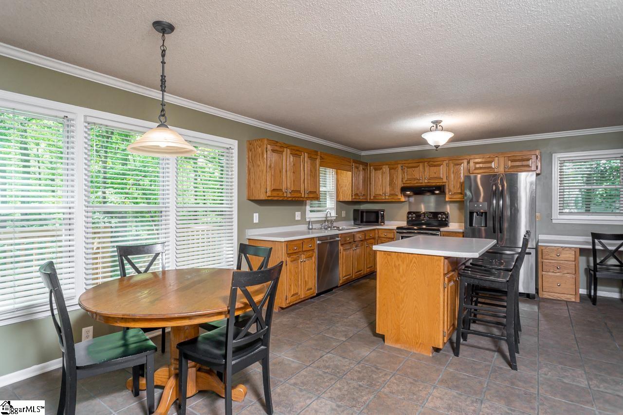 404 Perry Hill Road Easley, SC 29640 - Photo 9 of 31