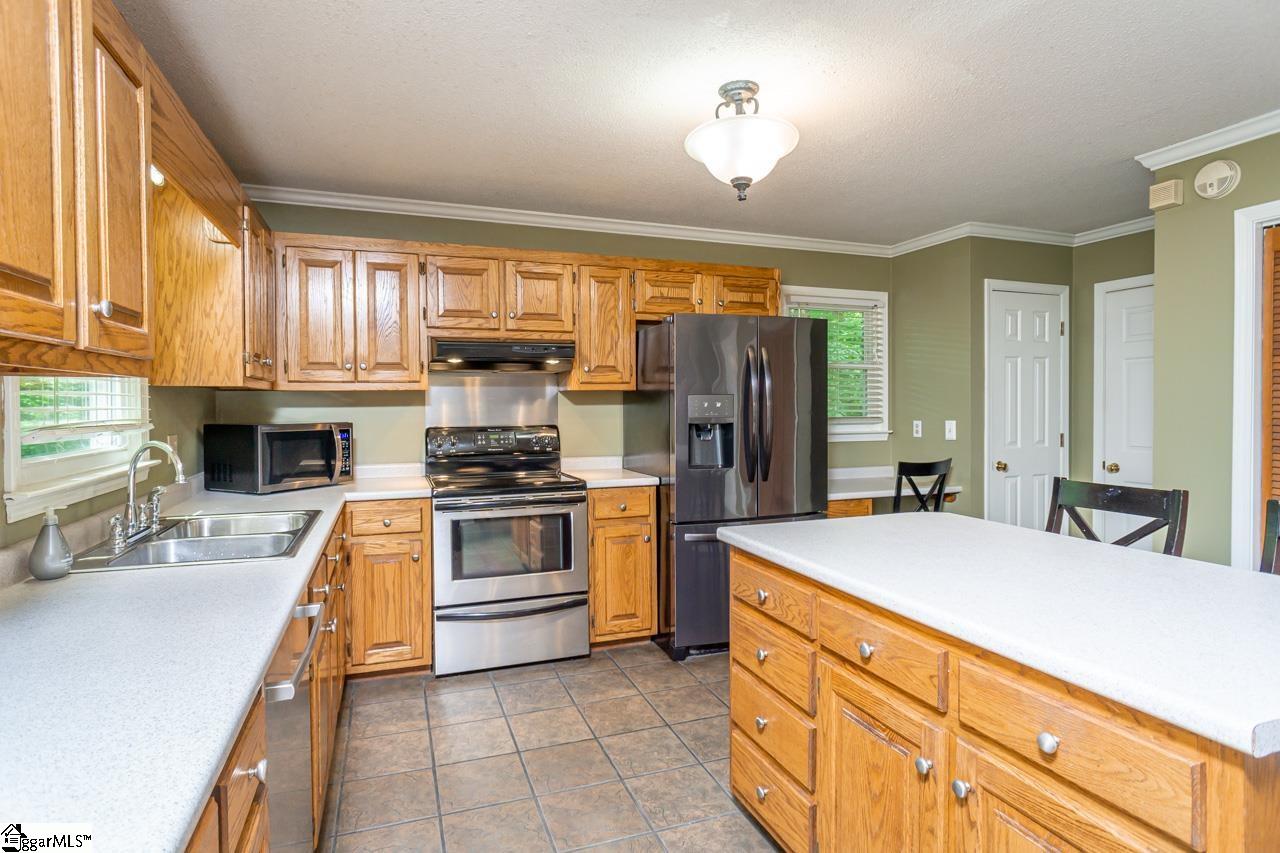 404 Perry Hill Road Easley, SC 29640 - Photo 10 of 31
