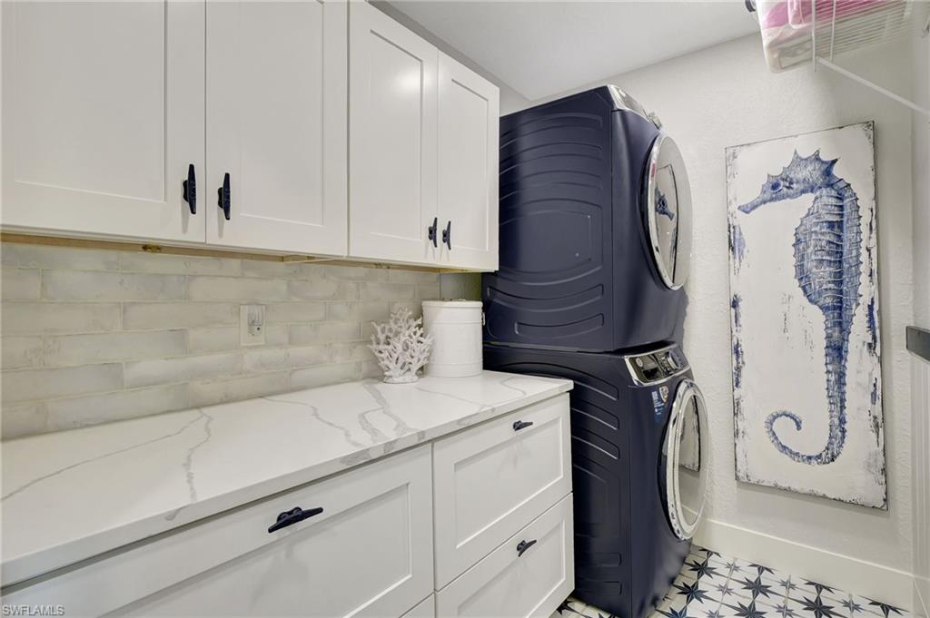 193 Cocohatchee Street Naples, FL 34110 - Photo 19 of 50 Nice spot to do laundry!