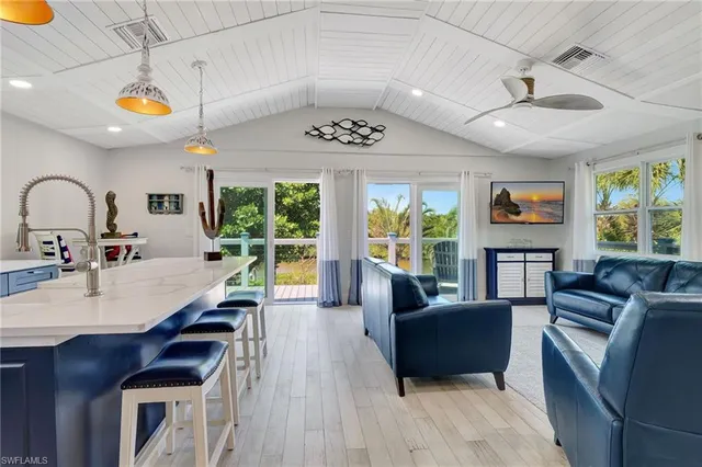 $1,399,000 | 193 Cocohatchee Street, Naples, FL 34110