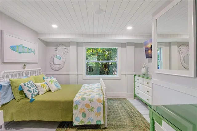 $1,399,000 | 193 Cocohatchee Street, Naples, FL 34110