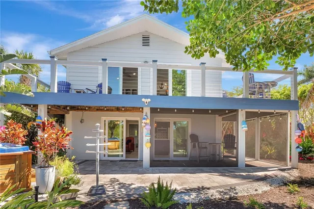 $1,399,000 | 193 Cocohatchee Street, Naples, FL 34110