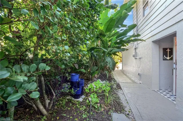 $1,399,000 | 193 Cocohatchee Street, Naples, FL 34110