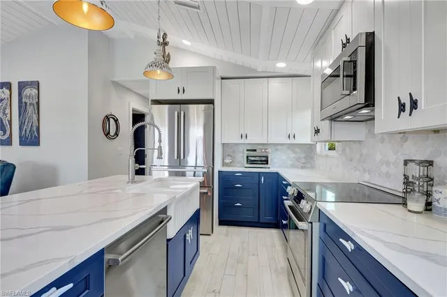 $1,399,000 | 193 Cocohatchee Street, Naples, FL 34110