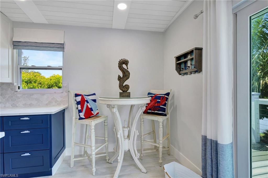 193 Cocohatchee Street Naples, FL 34110 - Photo 10 of 50 Breakfast nook