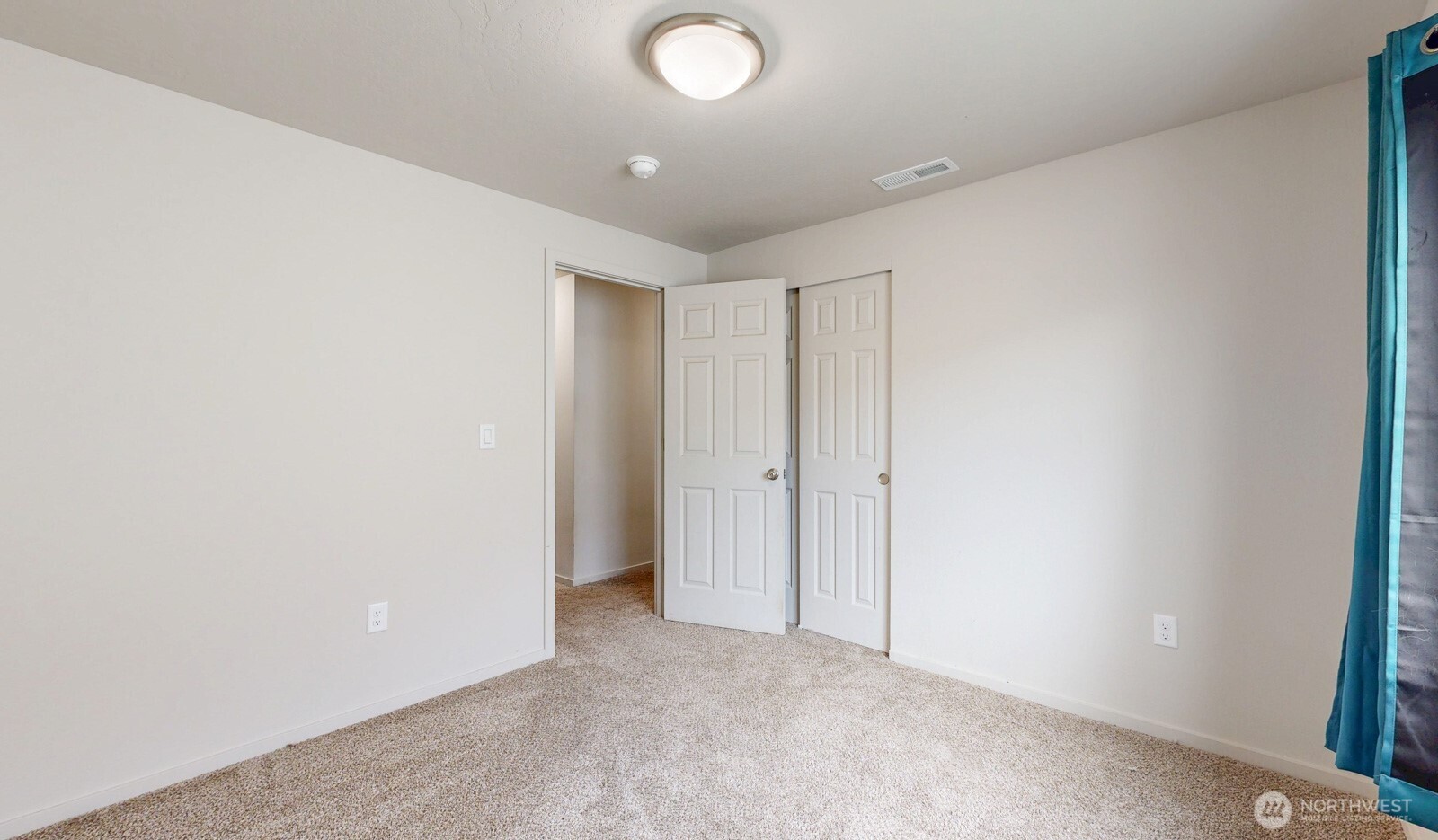 907 East Cascade Street Othello, WA 99344 - Photo 20 of 27 a view of an empty room