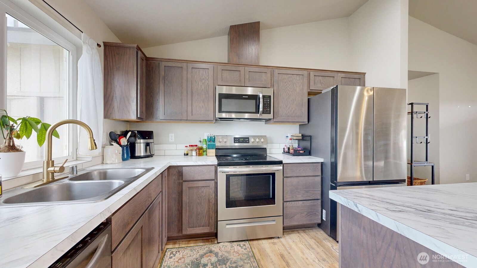 907 East Cascade Street Othello, WA 99344 - Photo 9 of 27 a kitchen with a sink stove and refrigerator