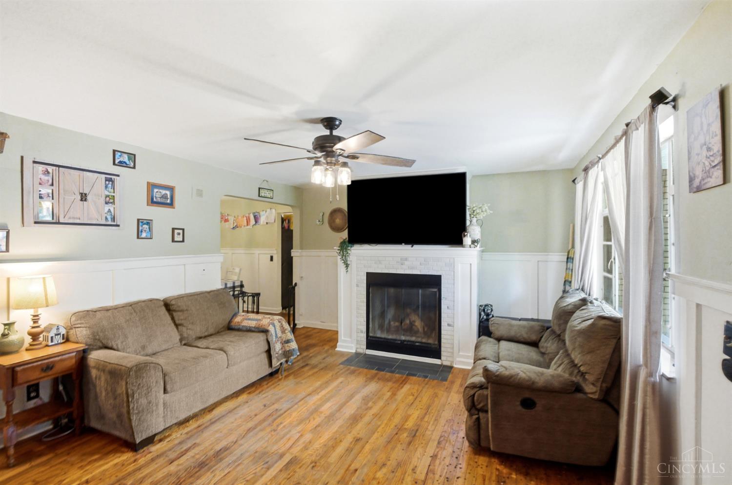6027 Springdale Road Cincinnati, OH 45247 - Photo 4 of 25