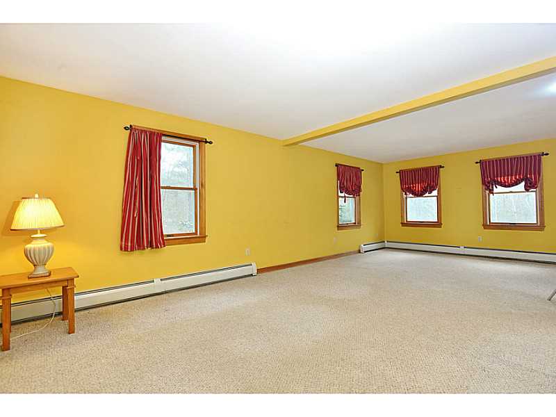 134 Fenner Hill Road Hopkinton, RI 02832 - Photo 8 of 25 Living Room.