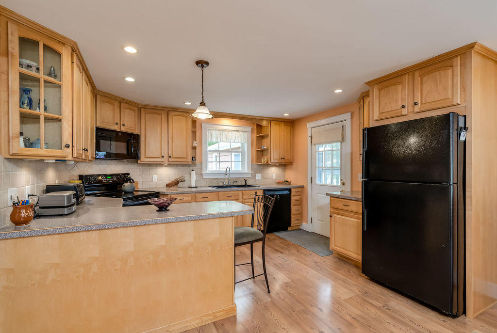 20 Hillside Road Portland, ME 04103 - Photo 11 of 35 011_20hillsiderd-7
