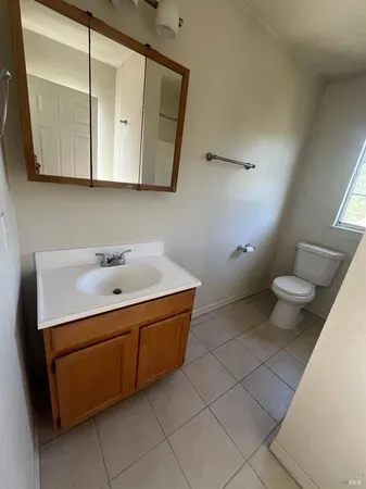 $1,950 | 160 East J Street, Unit 1, Benicia, CA 94510