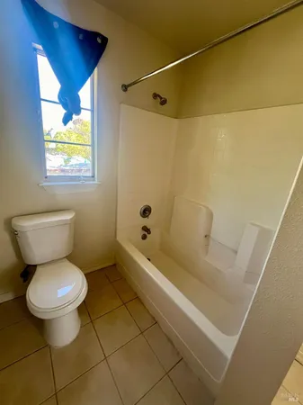 $1,950 | 160 East J Street, Unit 1, Benicia, CA 94510