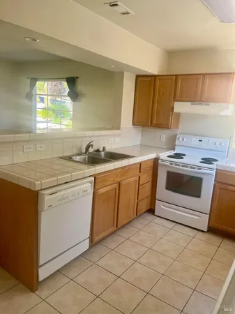 $1,950 | 160 East J Street, Unit 1, Benicia, CA 94510