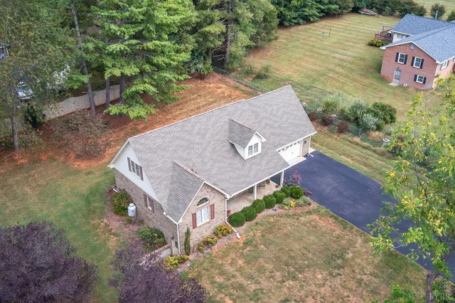 $529,900 | 1728 Wycliffe Street, Bedford, VA 24523