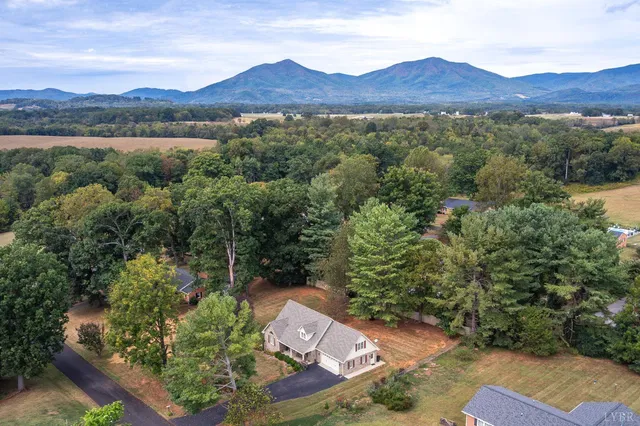 $529,900 | 1728 Wycliffe Street, Bedford, VA 24523