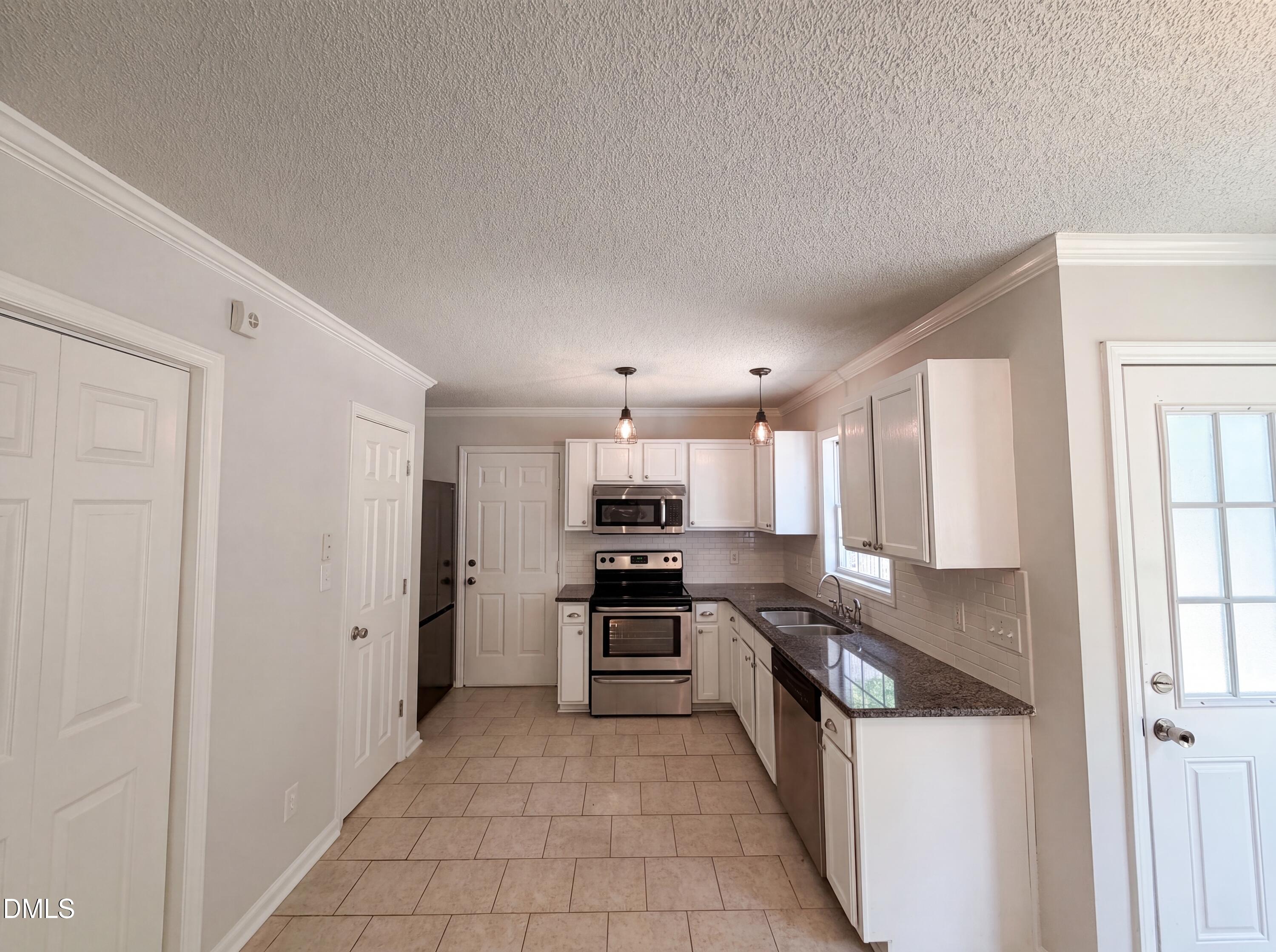 1024 Laurel Leaf Road Zebulon, NC 27597 - Photo 2 of 16