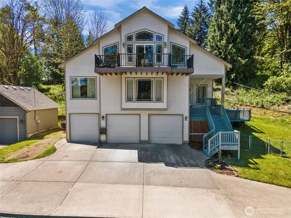 $699,999 | 20310 La Rita Drive East, Bonney Lake, WA 98391