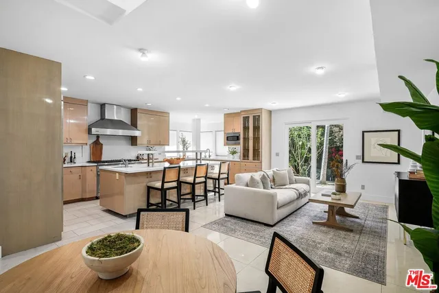 $3,295,000 | 9580 Shirley Lane, Beverly Hills, CA 90210