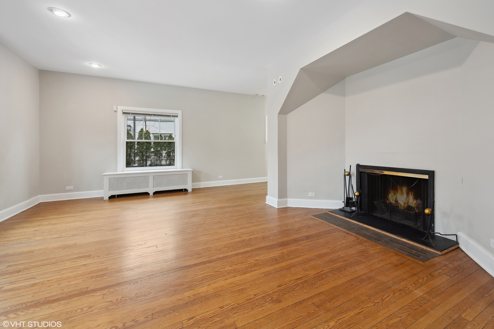 314 Oxford Road Kenilworth, IL 60043 - Photo 2 of 27