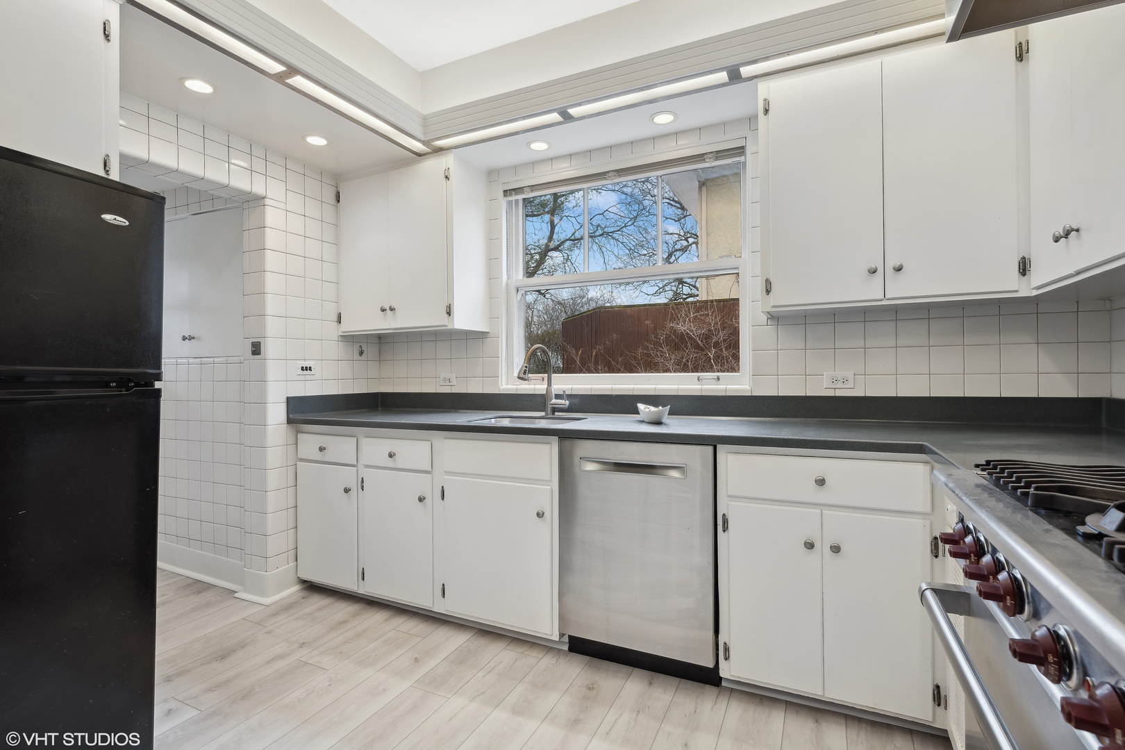 314 Oxford Road Kenilworth, IL 60043 - Photo 7 of 27
