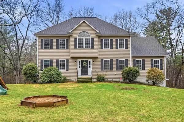 $819,900 | 380 Richardson Road, Dracut, MA 01826