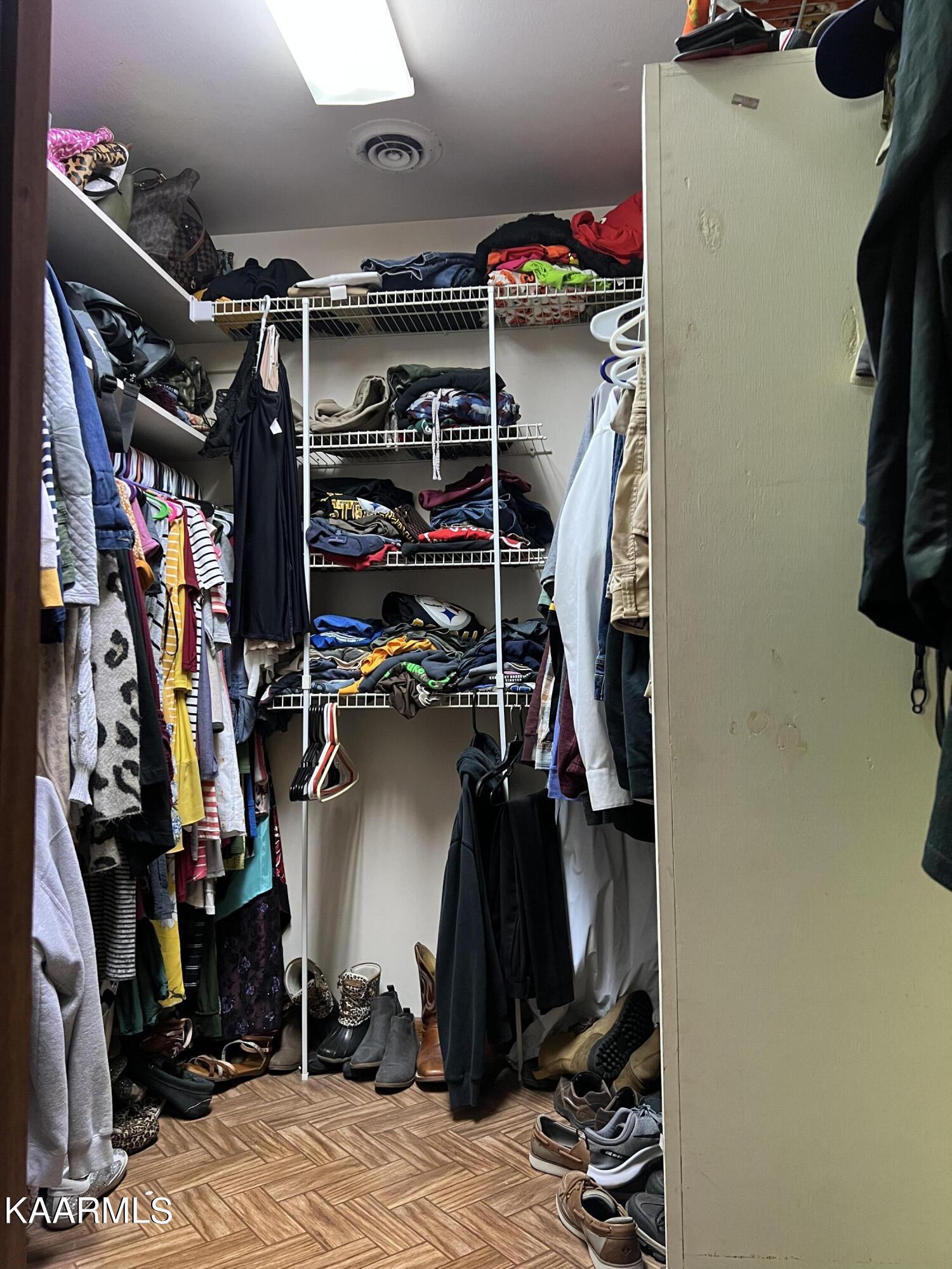 135 Regent Drive Harrogate, TN 37752 - Photo 12 of 39 E138D430-009A-4769-9D95-2BB2F2C0A113