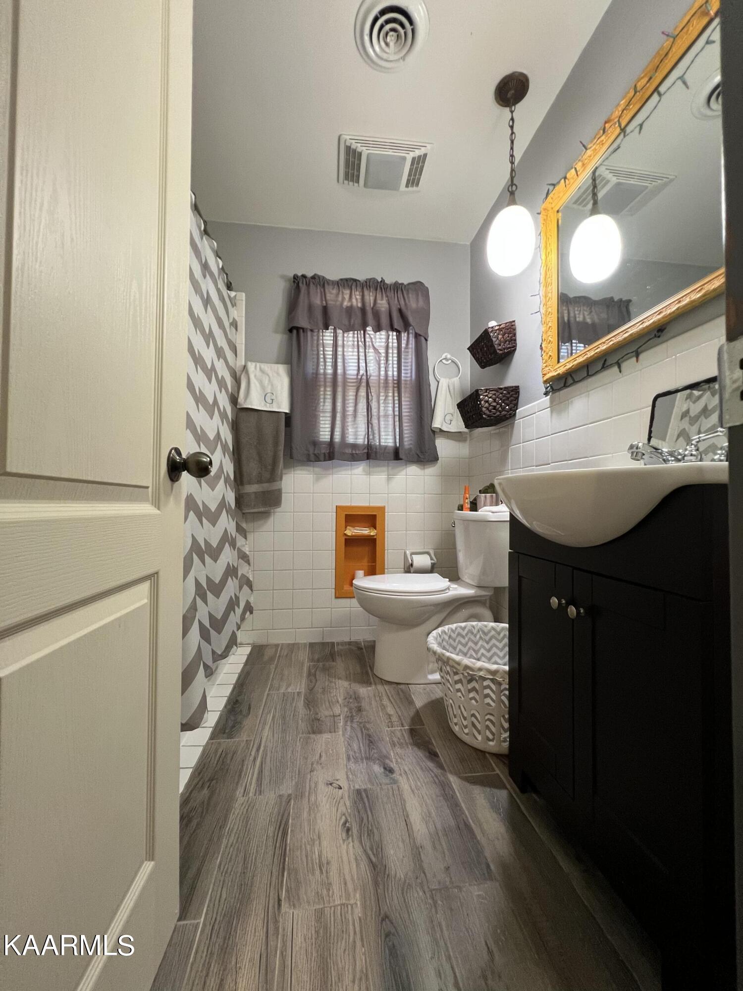 135 Regent Drive Harrogate, TN 37752 - Photo 17 of 39 A4A18EB4-A6F8-47D9-97B6-A07036145E3B