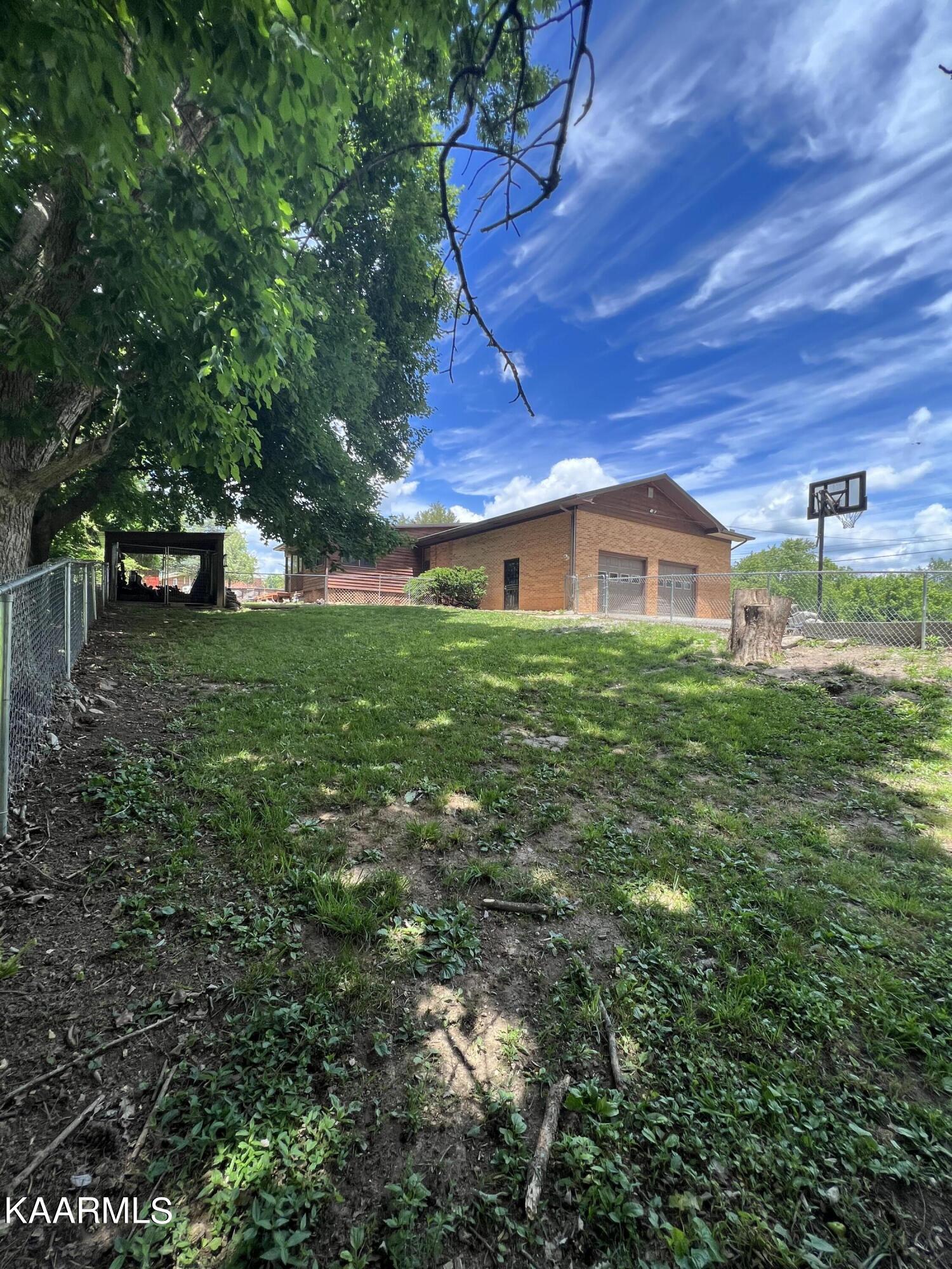 135 Regent Drive Harrogate, TN 37752 - Photo 3 of 39 34DC736E-3601-4F0A-8392-ADCD7628A32B