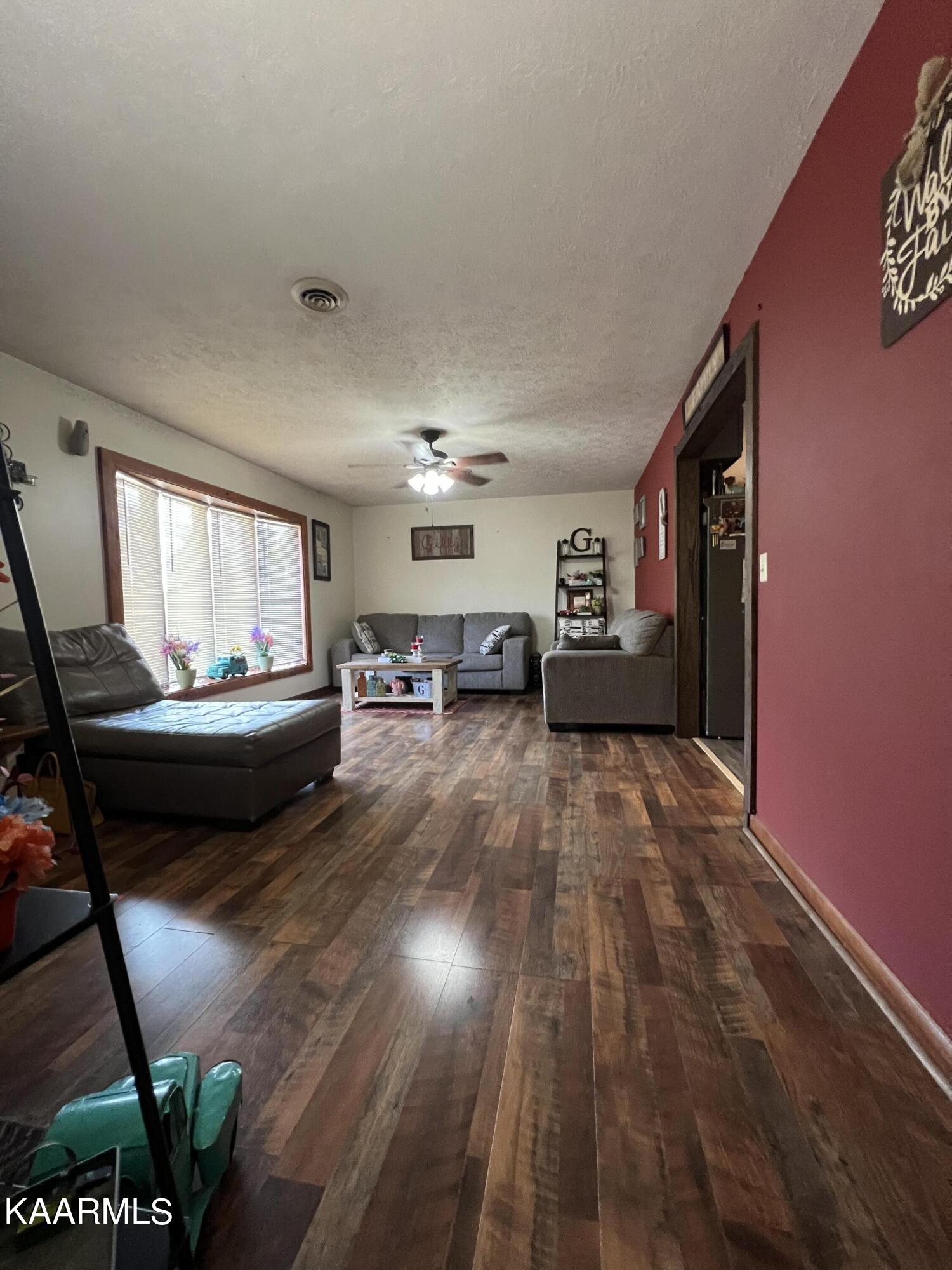 135 Regent Drive Harrogate, TN 37752 - Photo 7 of 39 A147B229-B923-41CD-A8BF-C11E84182E1D