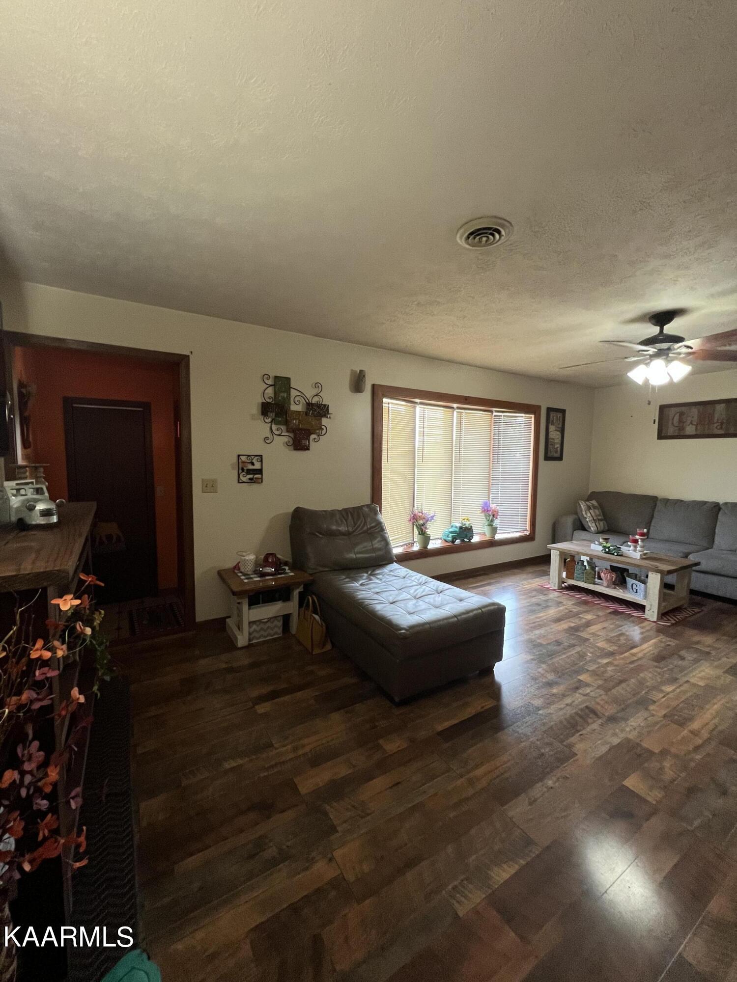 135 Regent Drive Harrogate, TN 37752 - Photo 8 of 39 3531C182-32E2-4FE9-A599-89D04C70E416