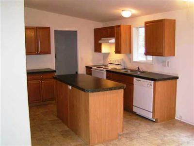 222 Ollis Road, Unit 66 Cave Junction, OR 97523 - Photo 5 of 15 Kitchen