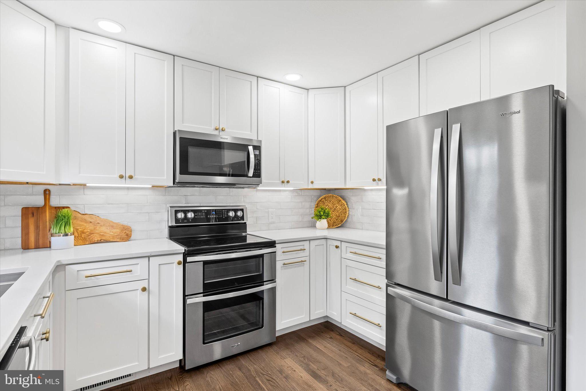 119 Choptank Road Stafford, VA 22556 - Photo 13 of 53 Quartz countertops/tile backsplash!