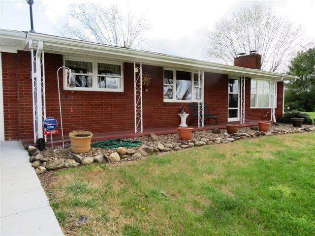 2373 GW Loy Road New Market, TN 37820 - Photo 5 of 33 COVERED FRONT PORCH
