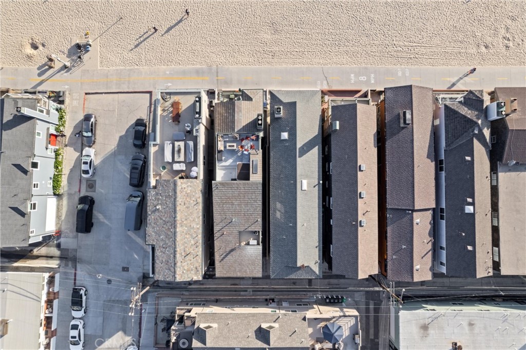 2804 West Oceanfront Newport Beach, CA 92663 - Photo 29 of 41 a view of walk in closet
