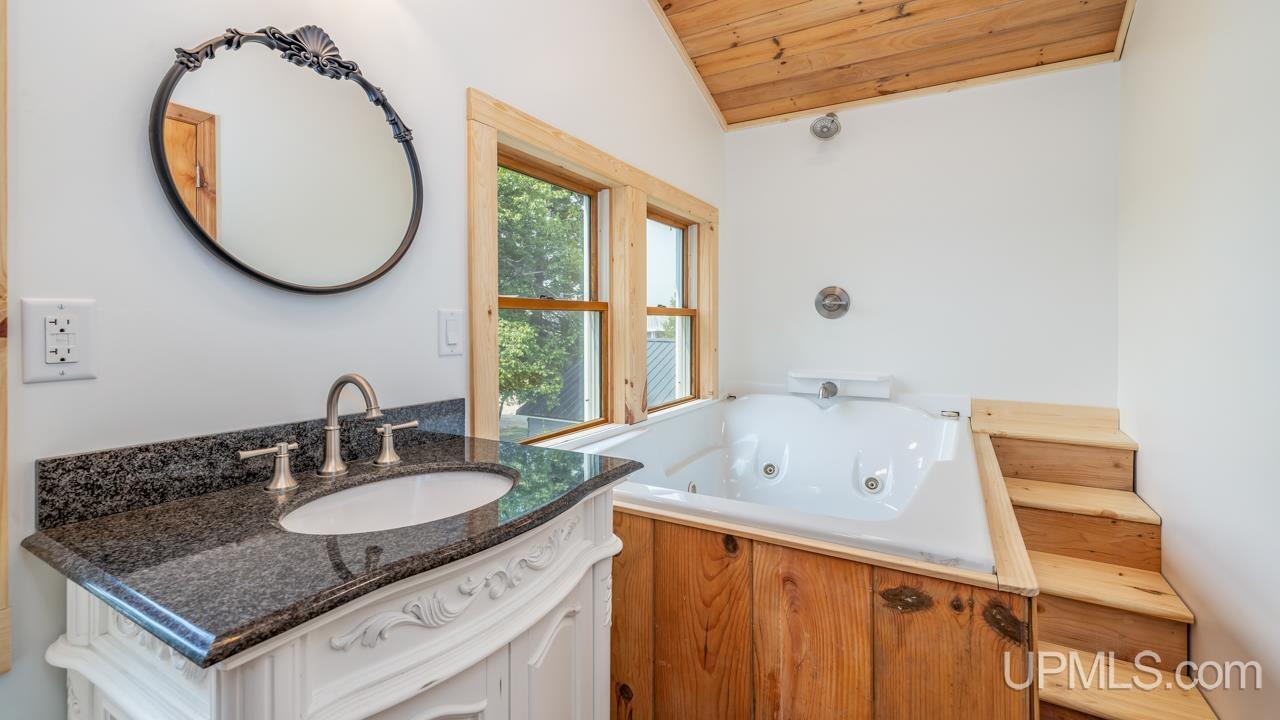 3143 D Road Bark River, MI 49807 - Photo 25 of 45