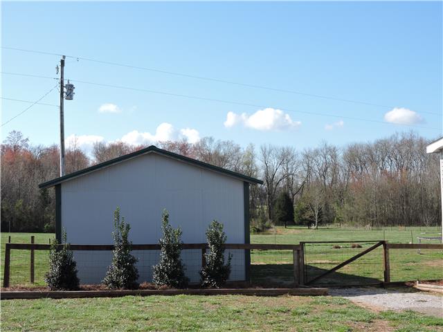 1524 Mud Creek Road Morrison, TN 37357 - Photo 14 of 16 16x16 Workshop with Bays