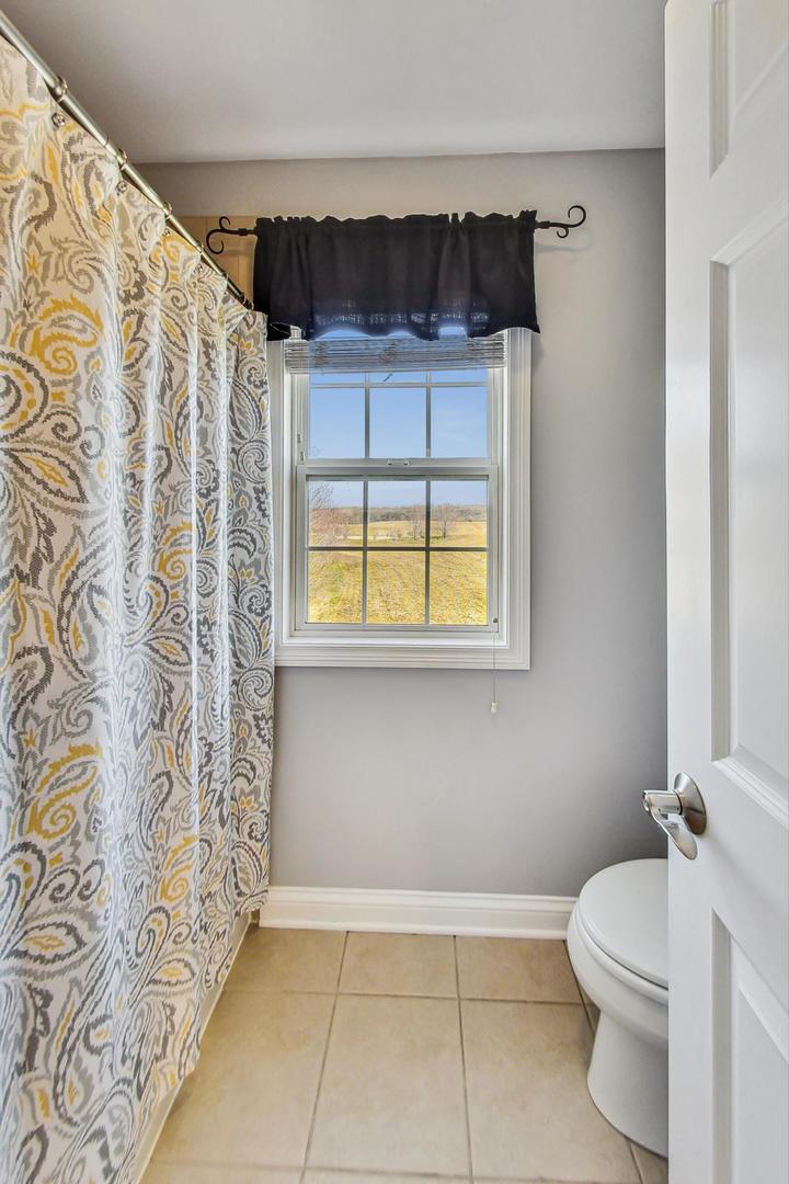 8773 Country Shire Lane Spring Grove, IL 60081 - Photo 23 of 38 Gallery Image 23