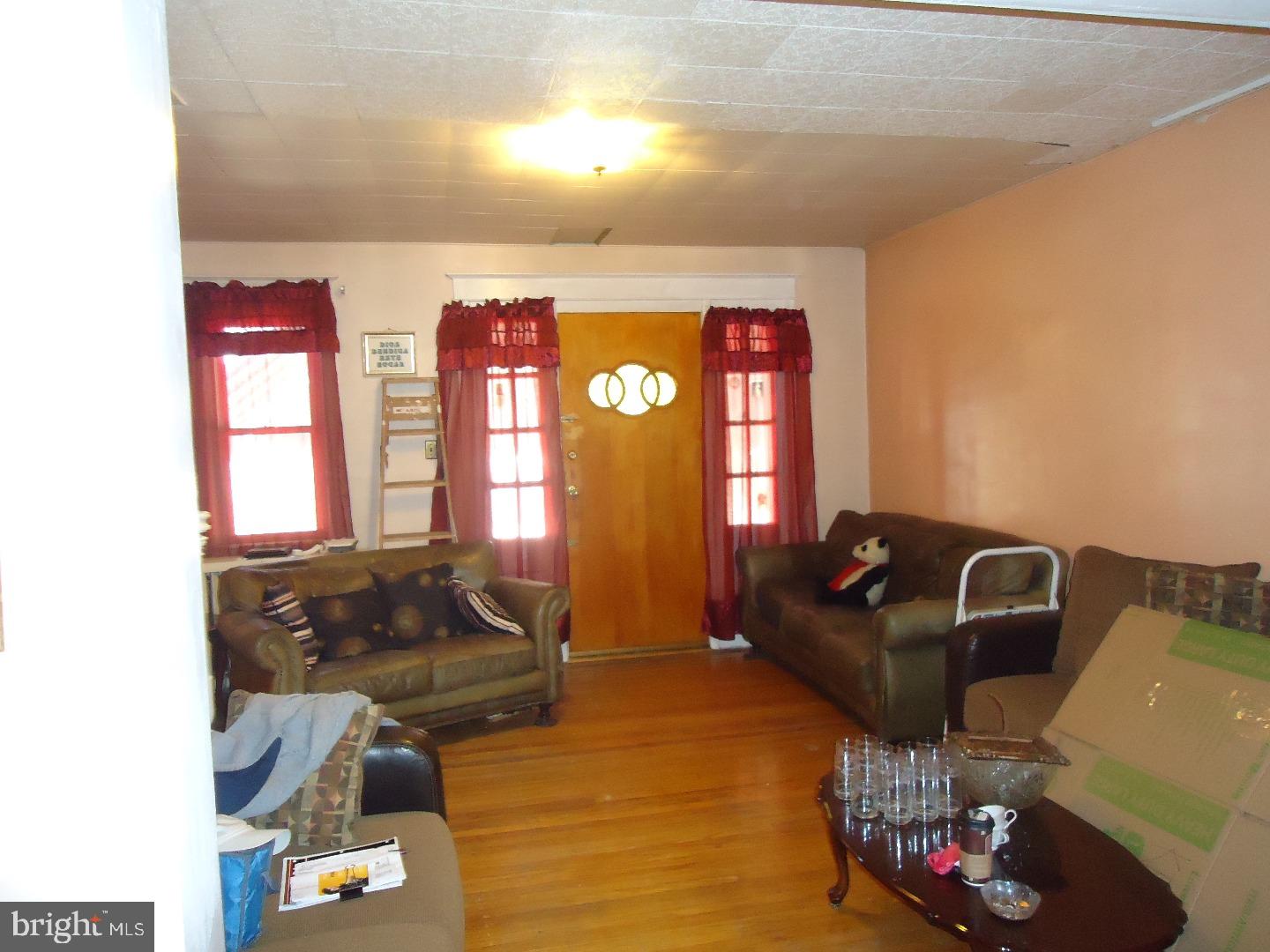 6043 North 3rd Street Philadelphia, PA 19120 - Photo 14 of 19 Living Room