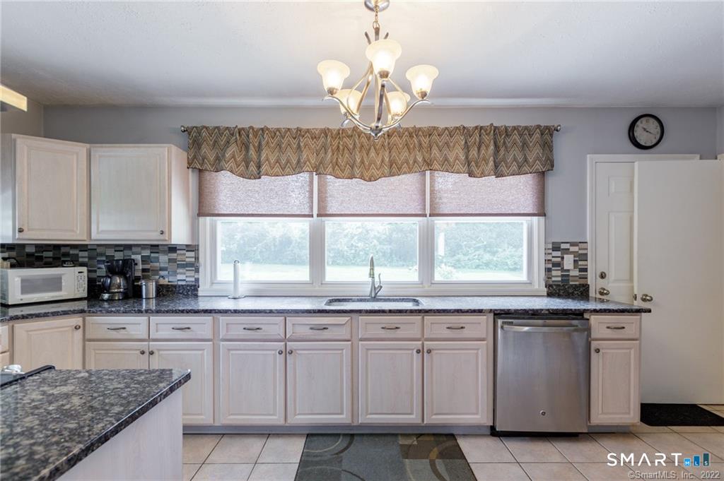433 Highland Drive Waterbury, CT 06708 - Photo 12 of 21