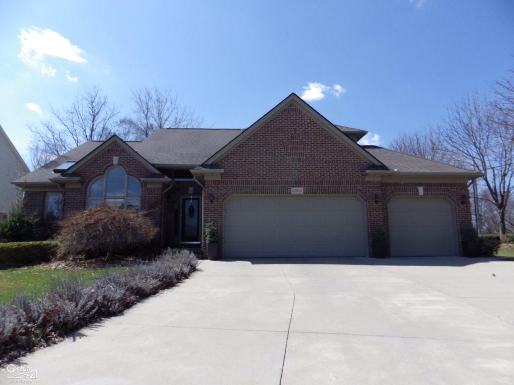 2002 Peterwood Rochester Hills, MI 48307 - Photo 2 of 25