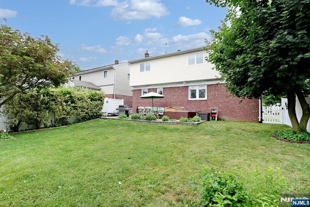 393 New Bridge Road Bergenfield, NJ 07621 - Photo 32 of 37