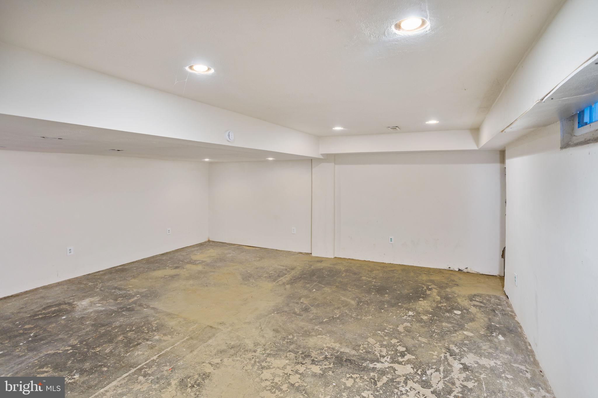 400 Reading Avenue Barrington, NJ 08007 - Photo 28 of 35