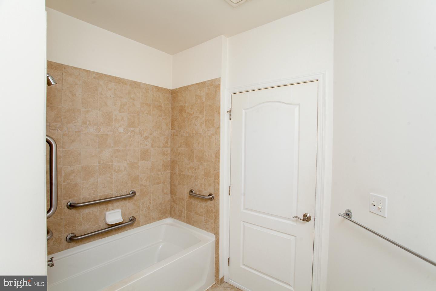 445 Carson Terrace Huntingdon Valley, PA 19006 - Photo 22 of 51 Hall Bath