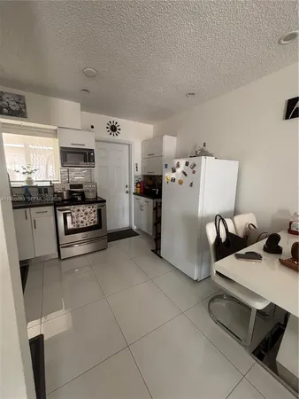 $2,600 | 5271 Northwest 5th Street, Unit 5271, Miami, FL 33126